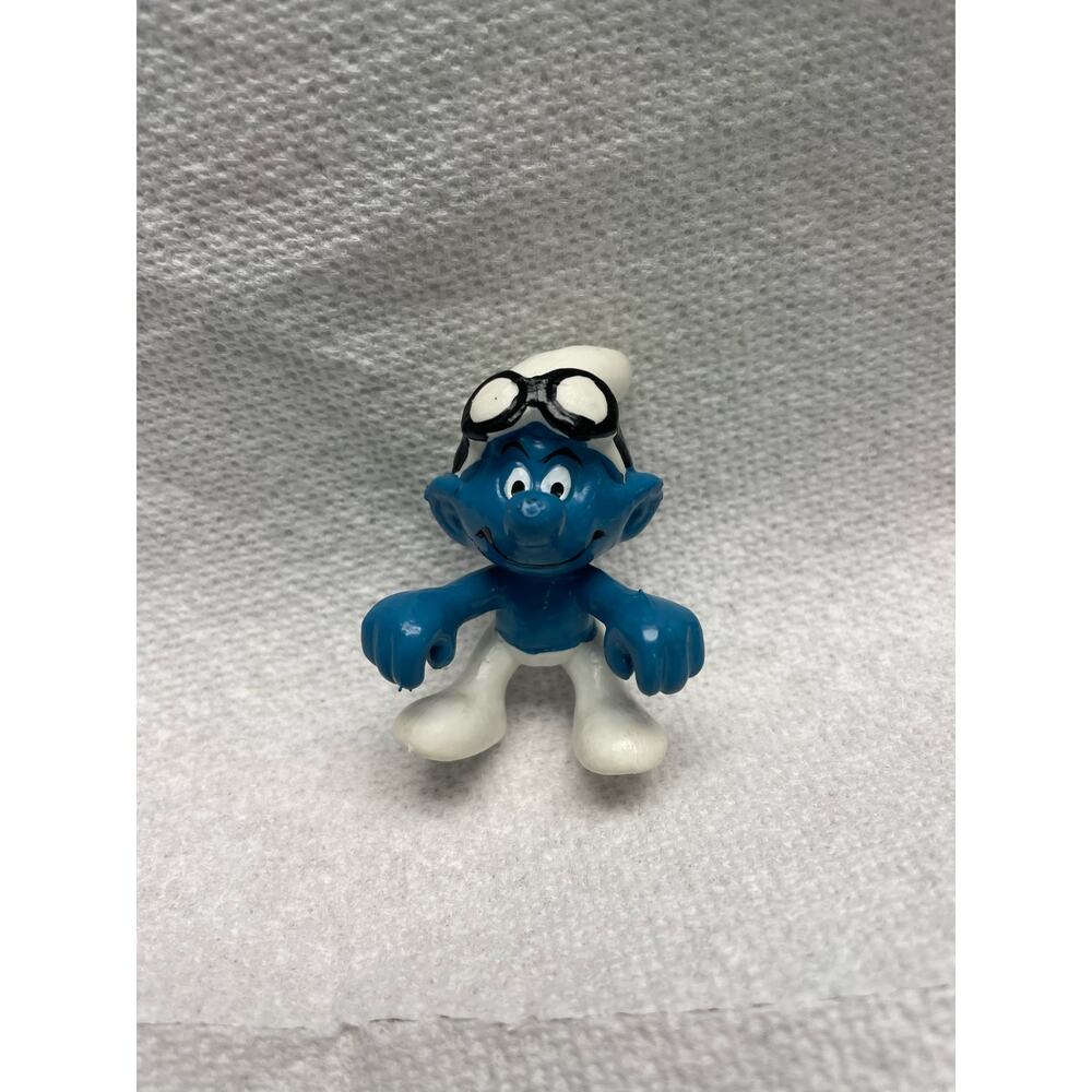 Schleich Smurf PVC Figure Peyo 1978 riding goggles squat